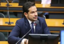 Capitão Alberto Neto aparece na liderança em levantamento para o Senado