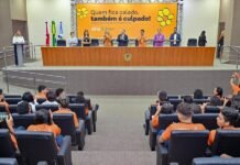 Presidente Roberto Cidade alerta estudantes sobre crimes sexuais e virtuais, durante ação do Maio Laranja, na Aleam