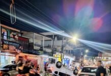 Capotamento deixa carro destruído e gera lentidão na Zona Sul de Manaus