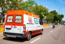 Acidente entre carro e moto deixa ferido na Avenida Rodrigo Otávio em Manaus