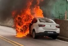 Veículo pega fogo e causa lentidão no trânsito na Avenida Darcy Vargas em Manaus