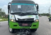 Acidente frontal entre moto e micro-ônibus deixa motociclista em estado grave em Manaus