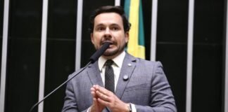 Quase 3 mil leitos fechados no SUS: Capitão Alberto Neto cobra explicações do governo federal