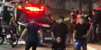 Acidente entre motocicleta e carreta deixa homem morto e criança gravemente ferida na AM-010