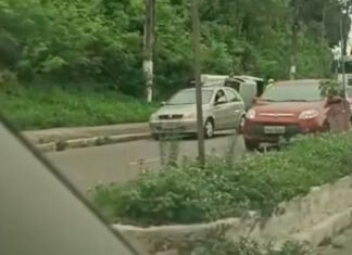 Capotamento em via movimentada mobiliza agentes de trânsito em Manaus