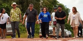 Em passagem por Iranduba, Professora Maria do Carmo mostra precariedade do ramal do Janauari