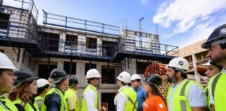 Em vistoria de obras do Residencial Compensa, governador interino Roberto Cidade destaca continuidade dos projetos habitacionais no Amazonas