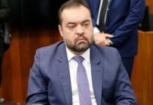 Cláudio Castro é alvo de operação da PF que apura repasses bilionários ao Banco Master
