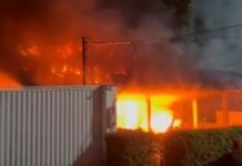 Incêndio de grandes proporções destrói casa na Zona Centro-Oeste de Manaus