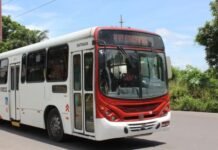 Assalto a ônibus termina com dois presos e um suspeito baleado na Zona Norte de Manaus