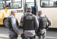 Motorista e passageiros reagem e rendem assaltantes de ônibus em Manaus