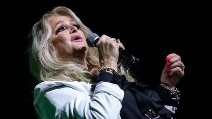 Bonnie Tyler é reanimada após parada cardiorrespiratória e está em estado grave, diz jornal (Aldara Zarraoa/Redferns)-2175358320 - 1