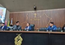 Adjuto Afonso é eleito presidente da Aleam com apoio de Roberto Cidade