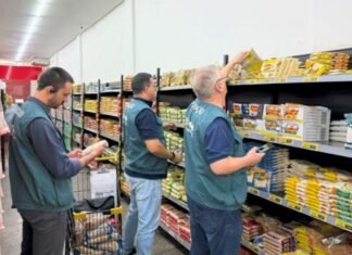 Fiscalização do Procon retira mais de 650 produtos irregulares de supermercados em Manaus