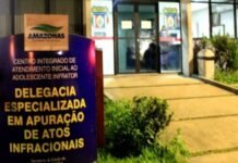 Pai de professor esfaqueado por aluno se emociona: “Quando falaram que ele estava vivo, foi suficiente”