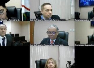 Pedreiro dispensa advogado, estuda leis e surpreende juízes durante audiência no TRT no Amazonas