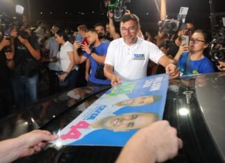 Com Brasília amarela e adesivaço, Wilson Lima inicia campanha ao Senado pelas ruas de Manaus