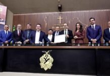 Adjuto Afonso homenageia ACA pelos 155 anos e entrega lei que reconhece a entidade como Patrimônio Cultural