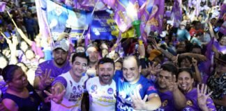 Com Roberto Cidade, Saimon Bessa e Carlinhos Bessa, lançamento reúne mais de 8 mil pessoas em Manaus Roberto Cidade, Carlinhos e Saimon Bessa.