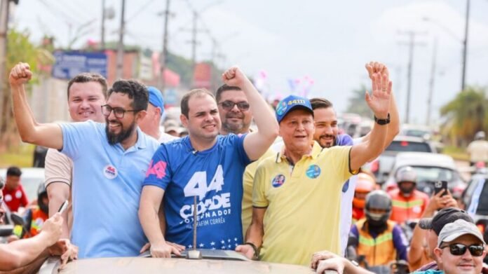 Adjuto Afonso participa de carreata em Iranduba ao lado de Roberto Cidade
