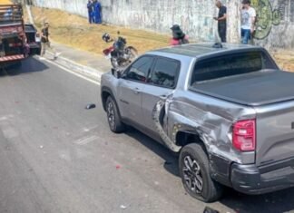 Caminhão bate em seis veículos e deixa trânsito lento na Torquato Tapajós