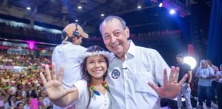 Omar firma compromisso de apoiar mães atípicas e ampliar políticas de proteção às mulheres no Amazonas